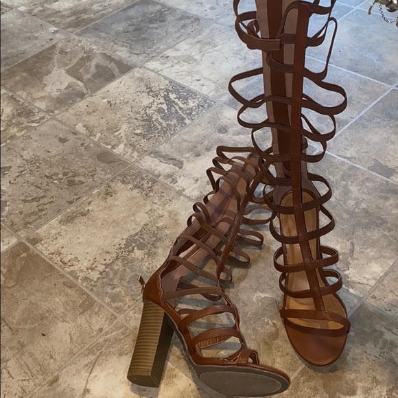 Brown tall stap scandals with heels - Picture 2 of 3